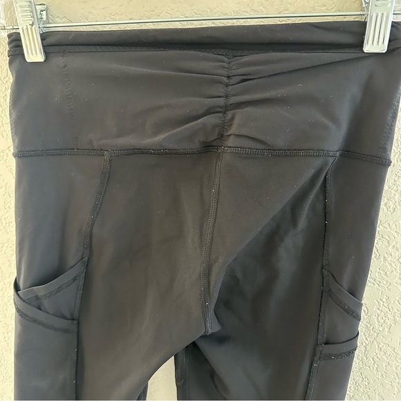 Lululemon Lululemon Outrun 17" Crop
Black size 4 - Picture 3 of 12